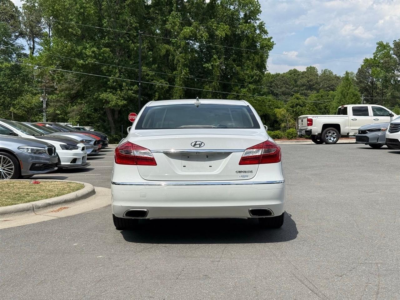 Hyundai Genesis  2012