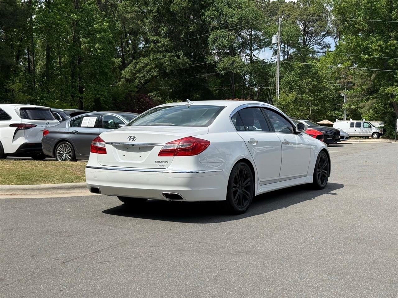 Hyundai Genesis  2012