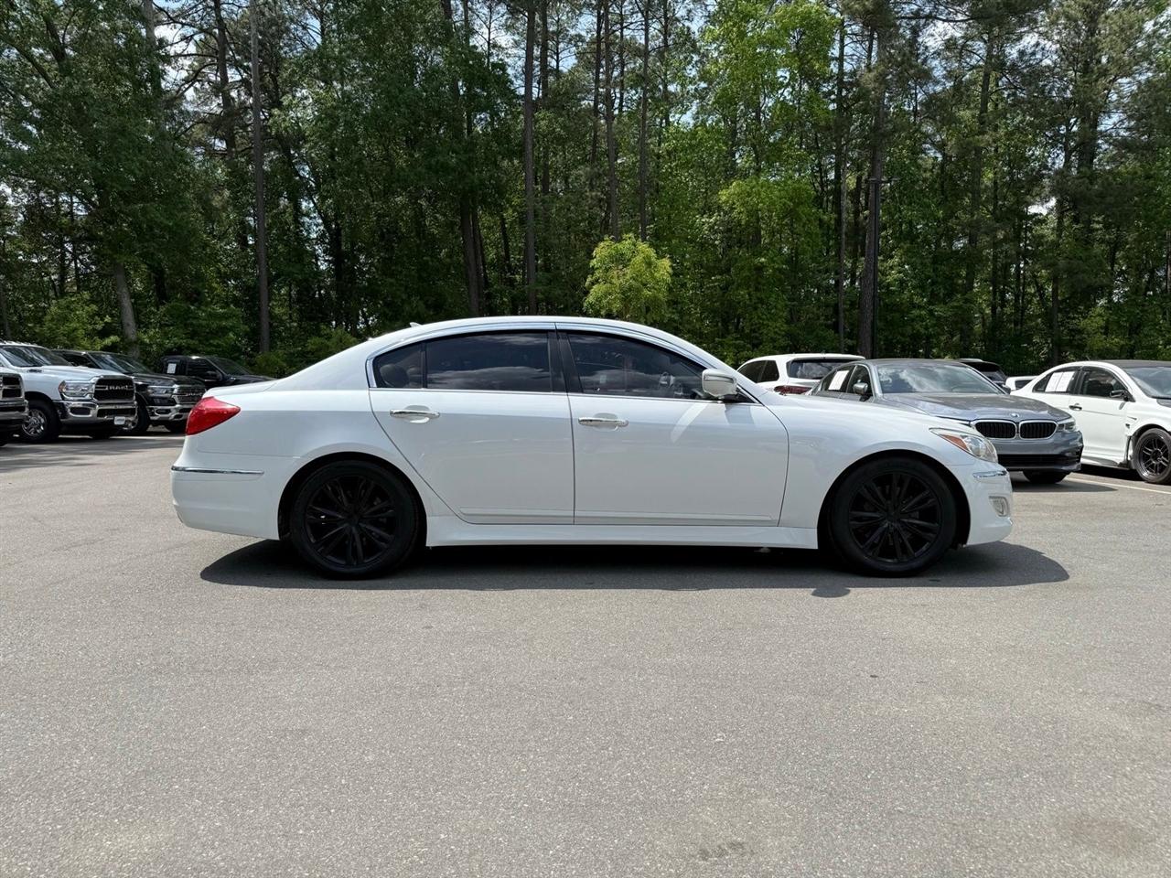 Hyundai Genesis  2012