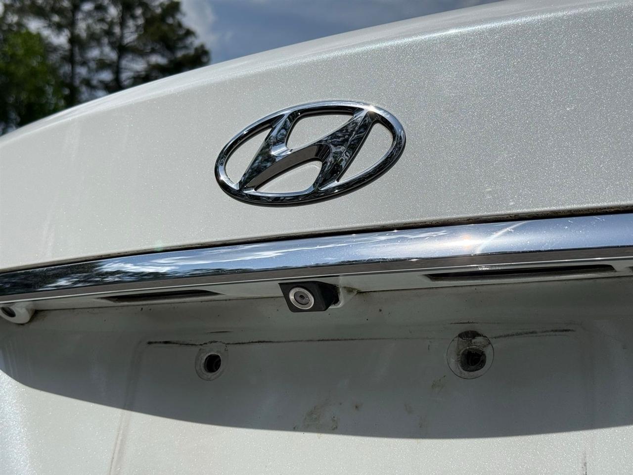 Hyundai Genesis  2012