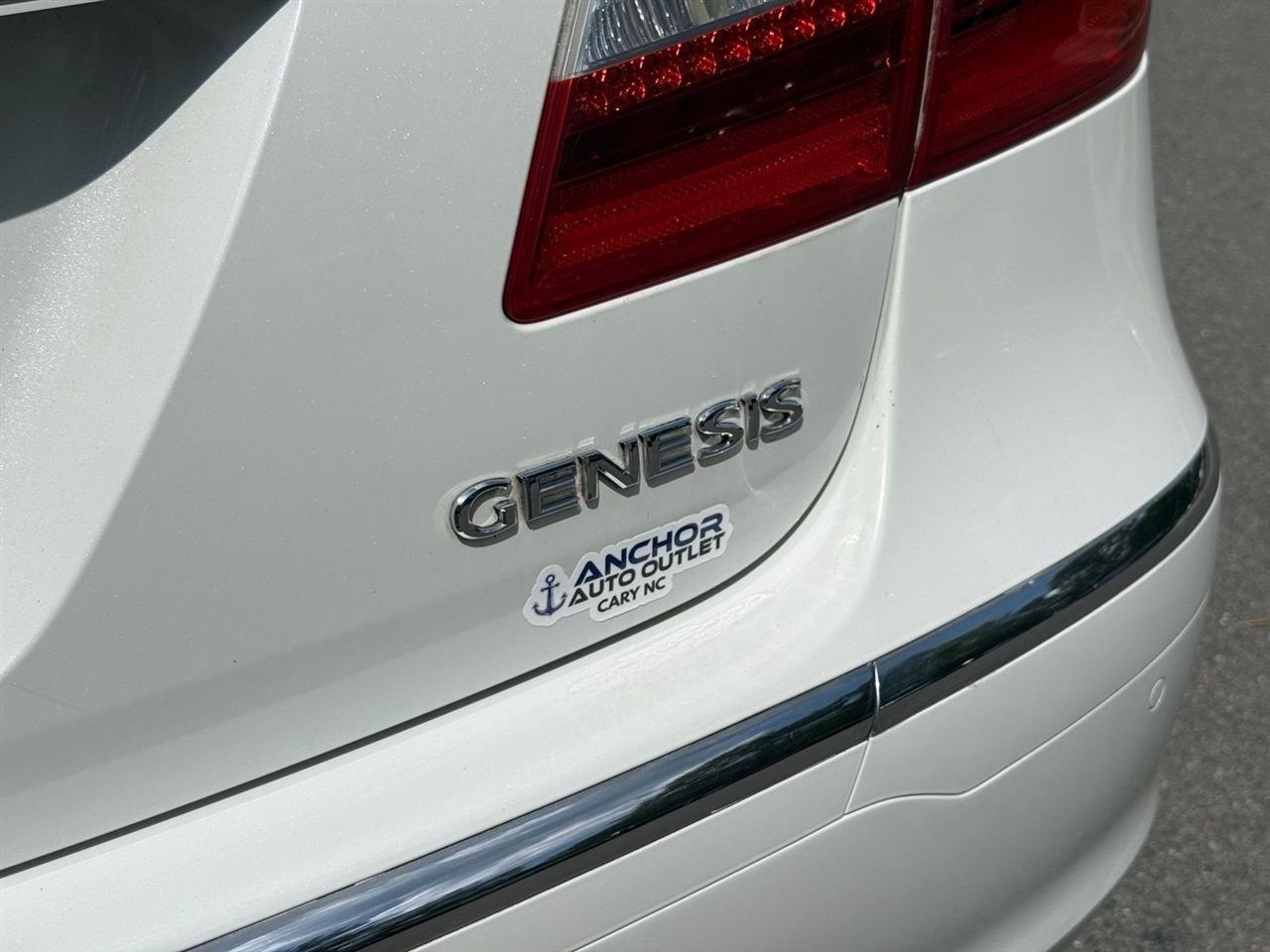 Hyundai Genesis  2012