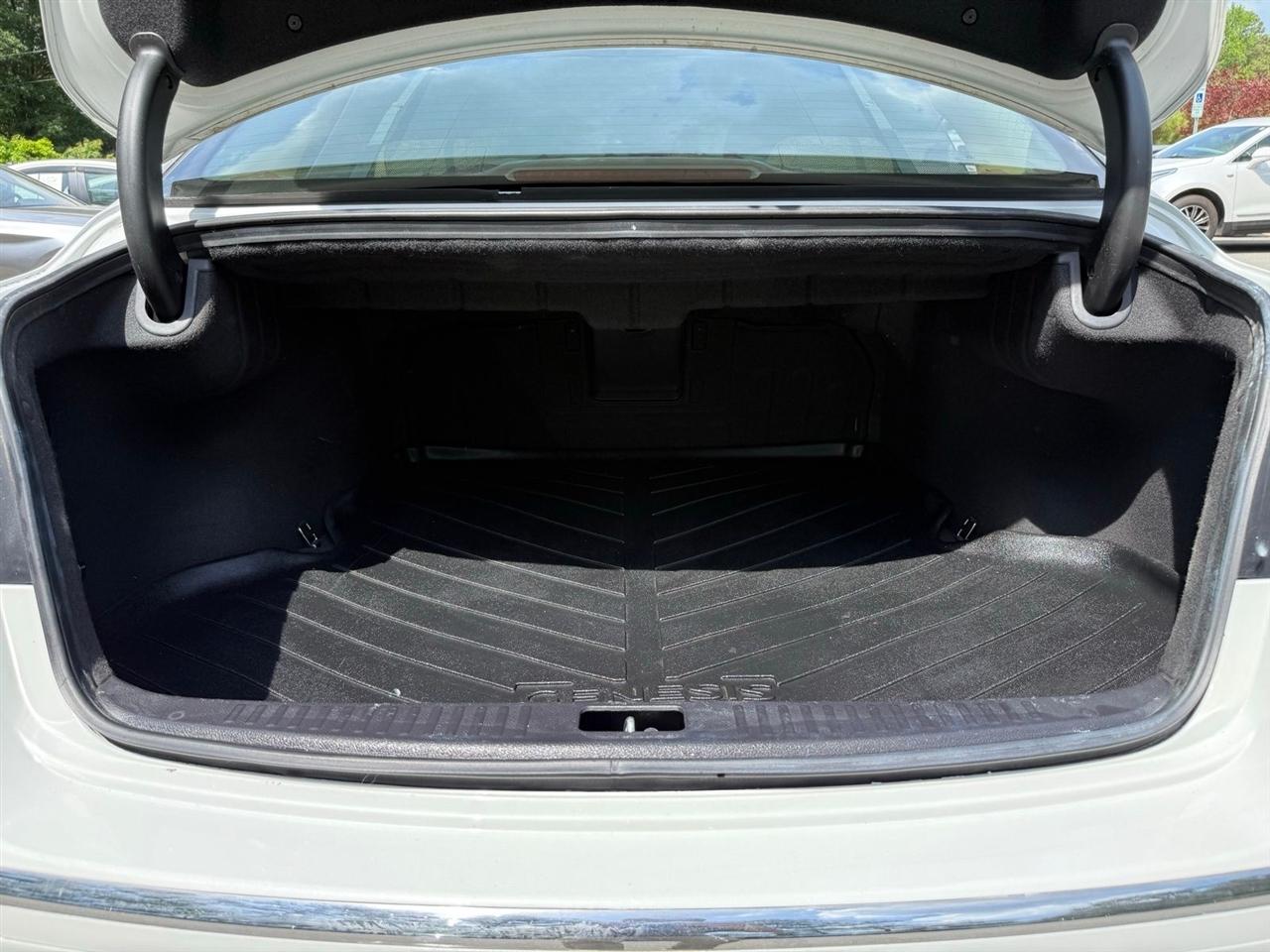 Hyundai Genesis  2012