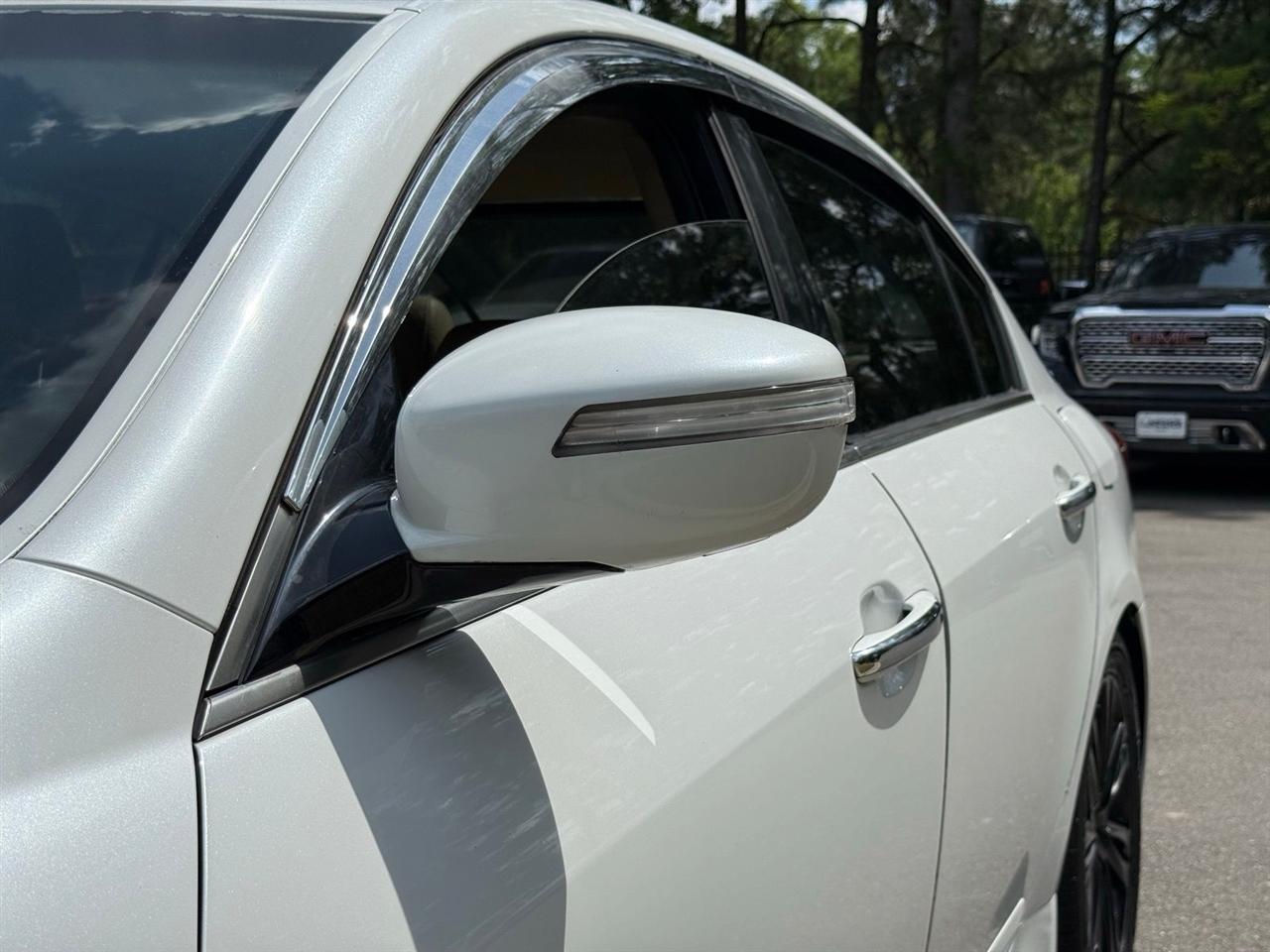 Hyundai Genesis  2012