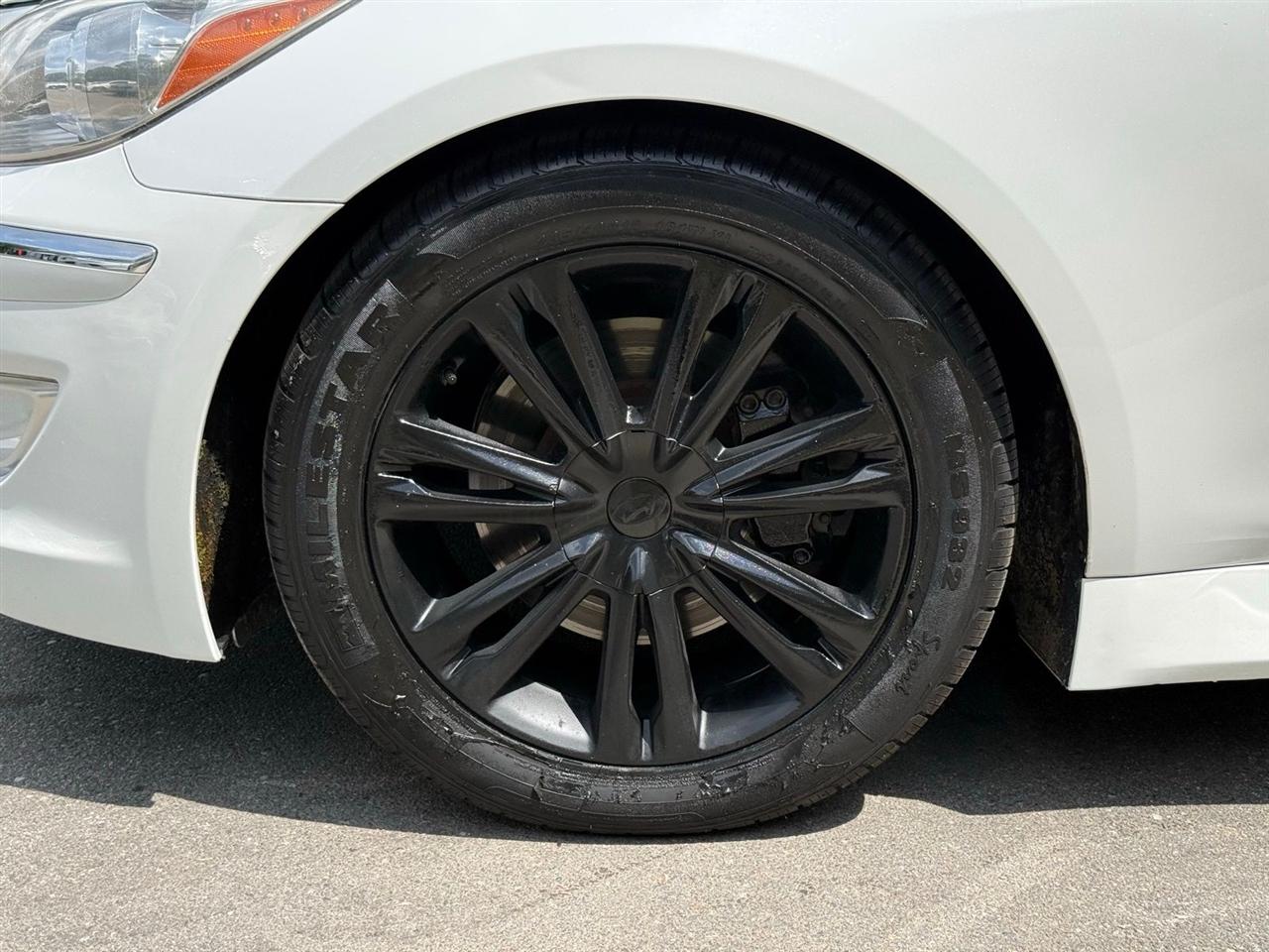 Hyundai Genesis  2012