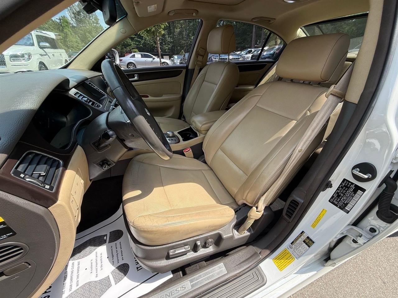 Hyundai Genesis  2012