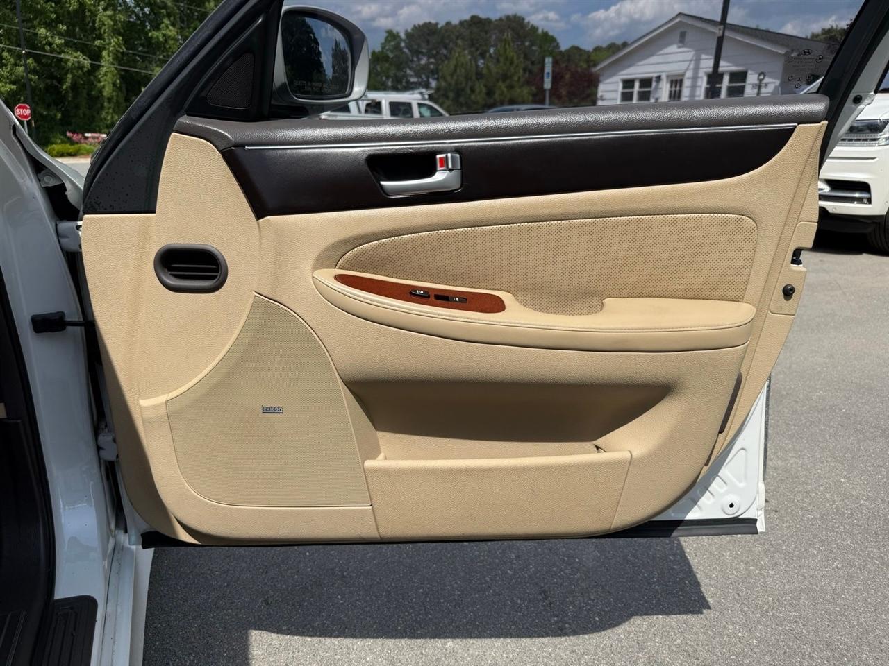 Hyundai Genesis  2012