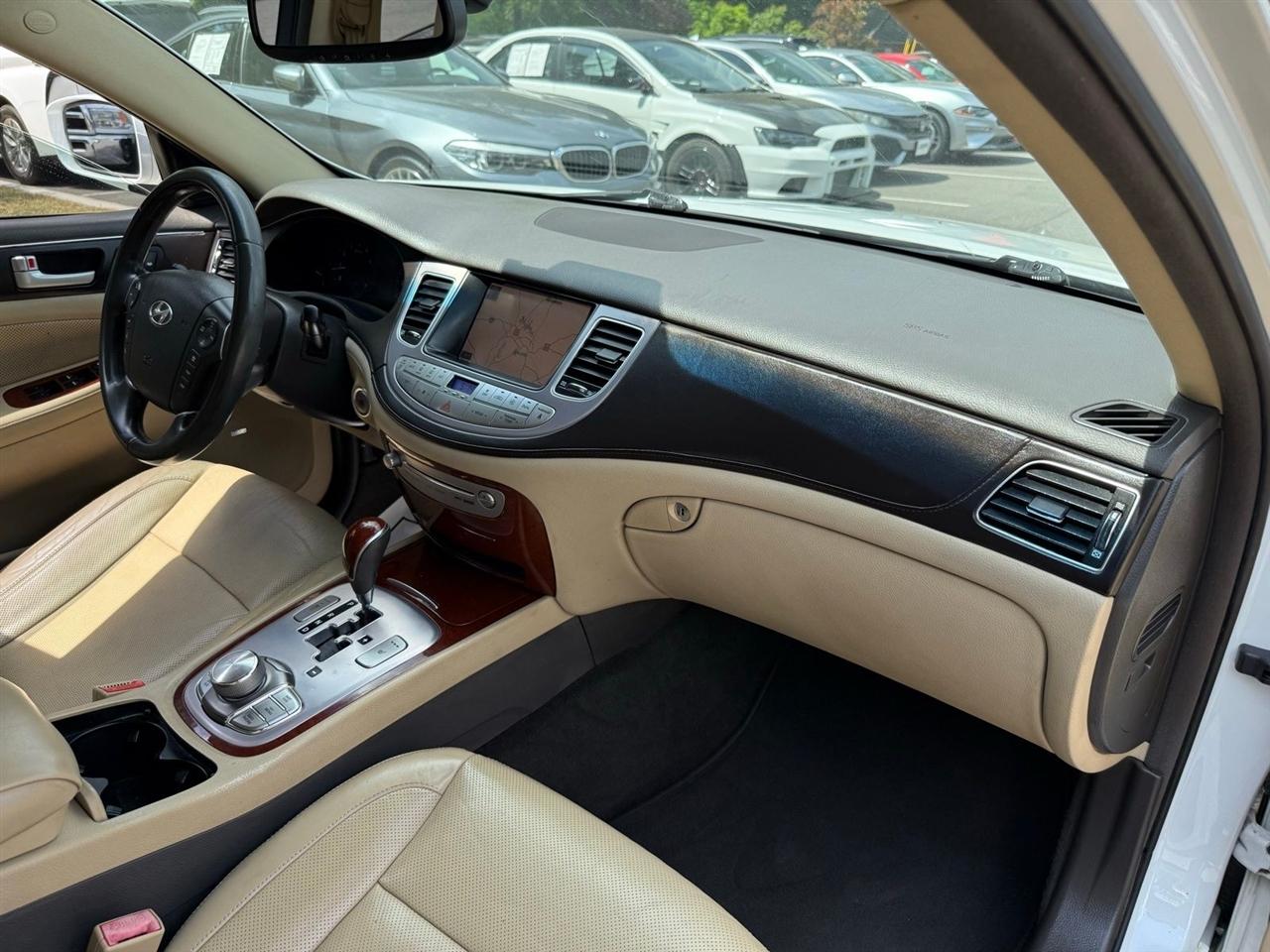 Hyundai Genesis  2012