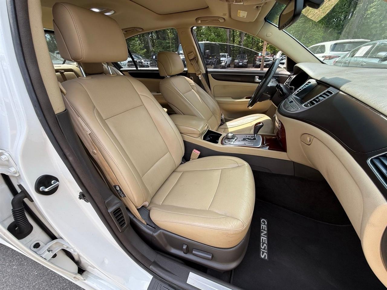 Hyundai Genesis  2012