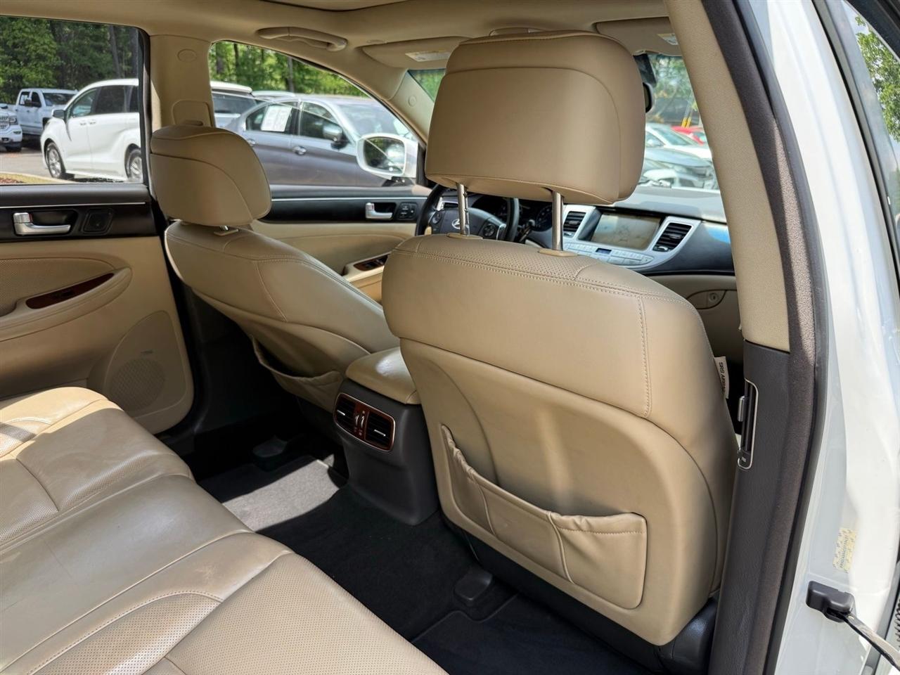 Hyundai Genesis  2012