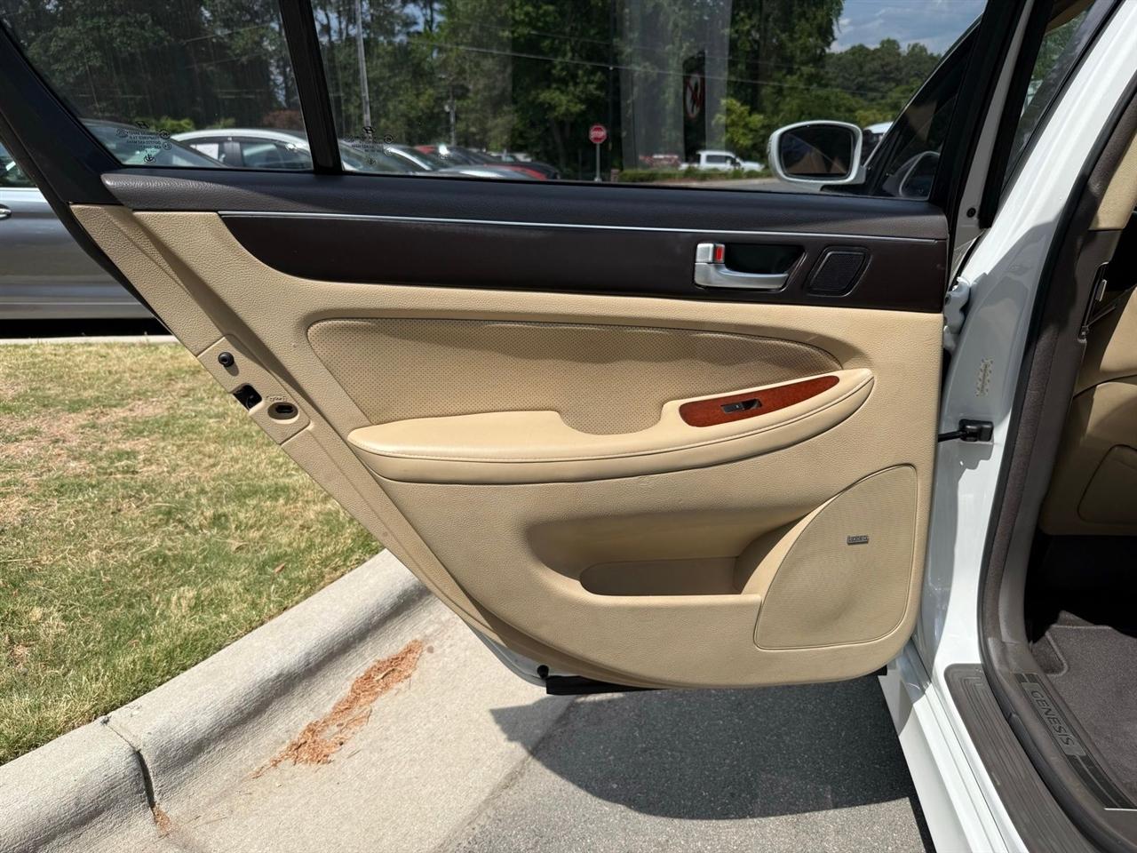 Hyundai Genesis  2012