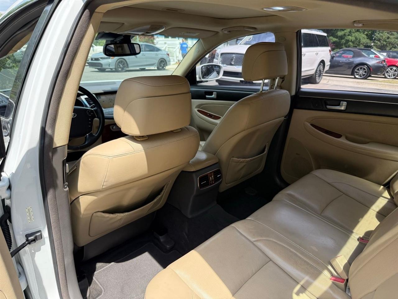 Hyundai Genesis  2012