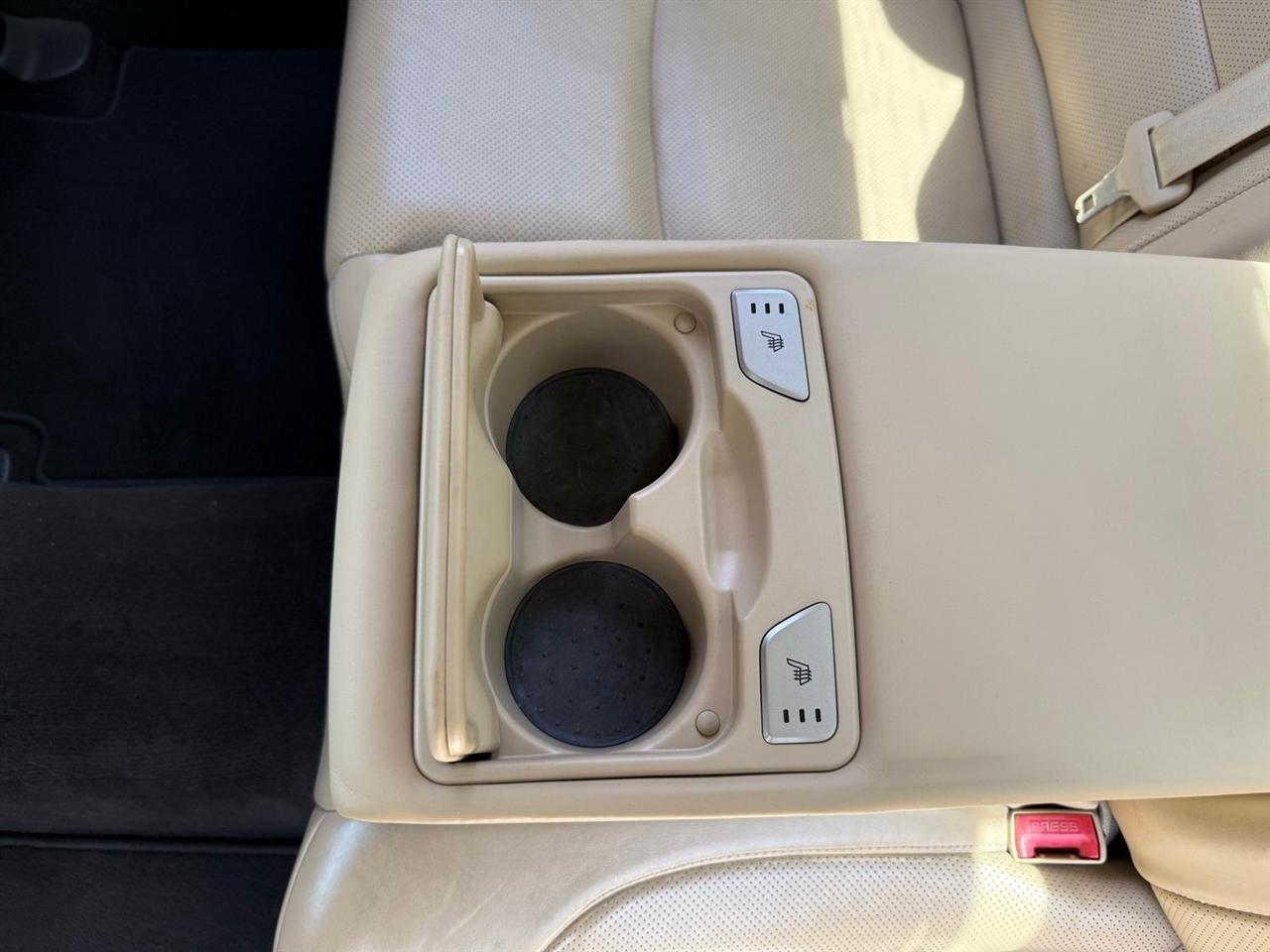 Hyundai Genesis  2012