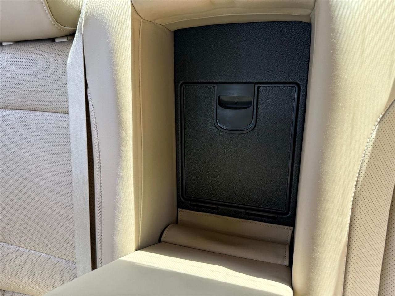 Hyundai Genesis  2012