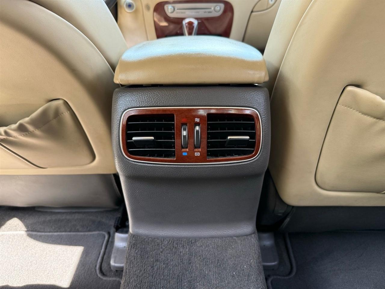 Hyundai Genesis  2012