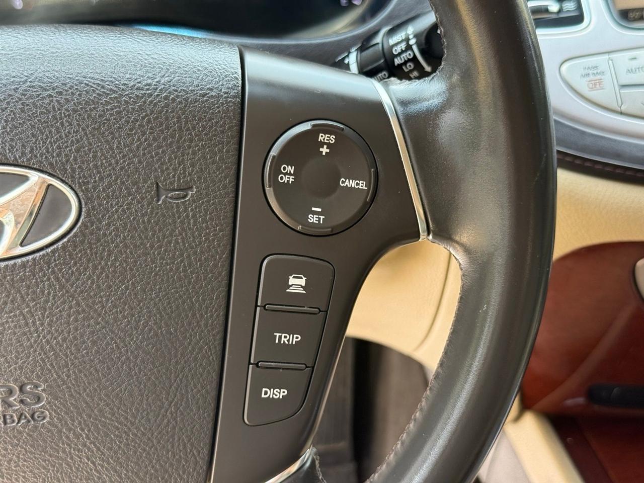 Hyundai Genesis  2012