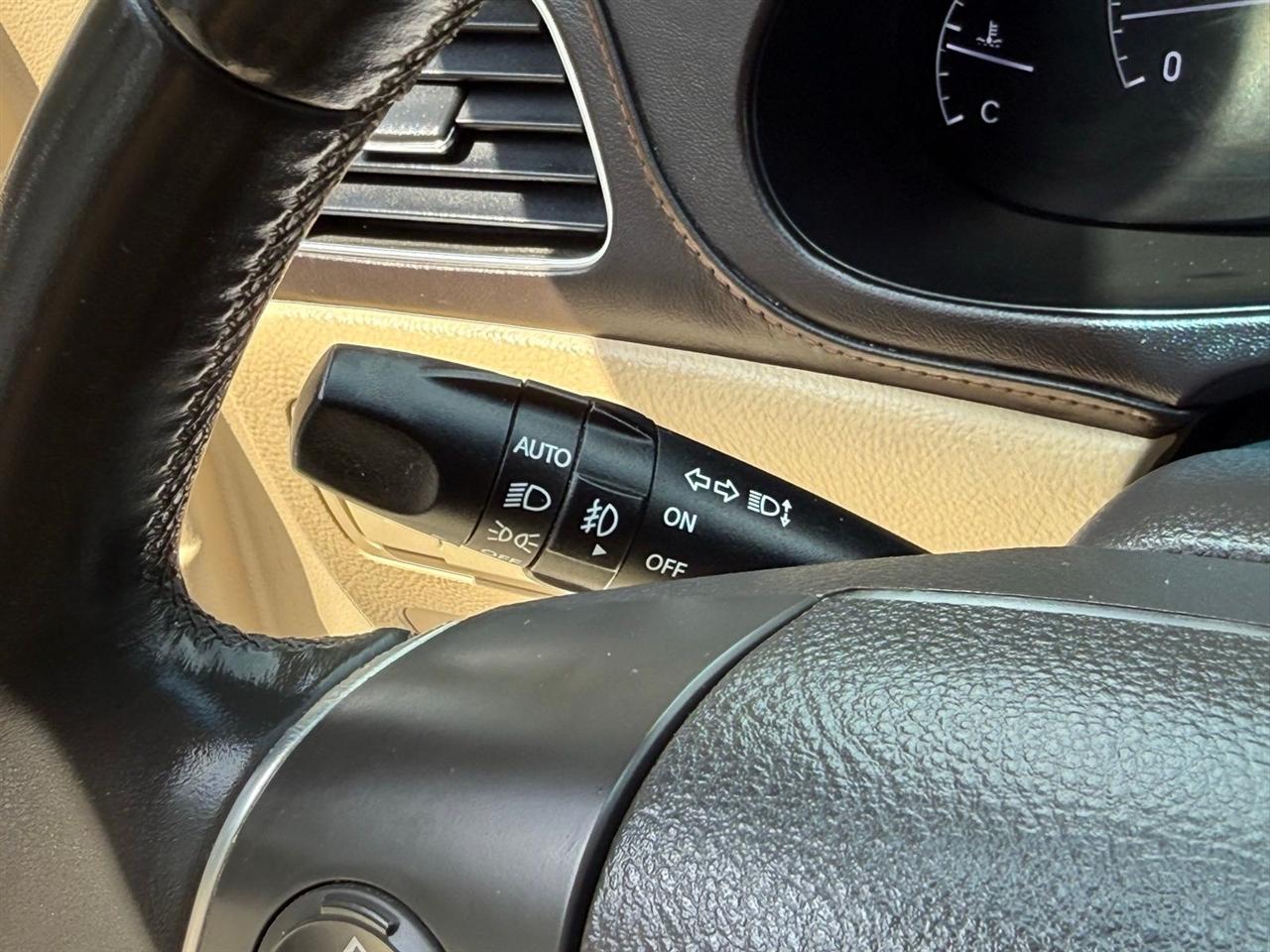 Hyundai Genesis  2012