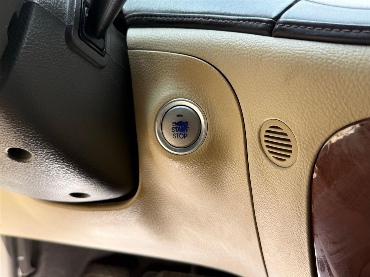 Hyundai Genesis  2012