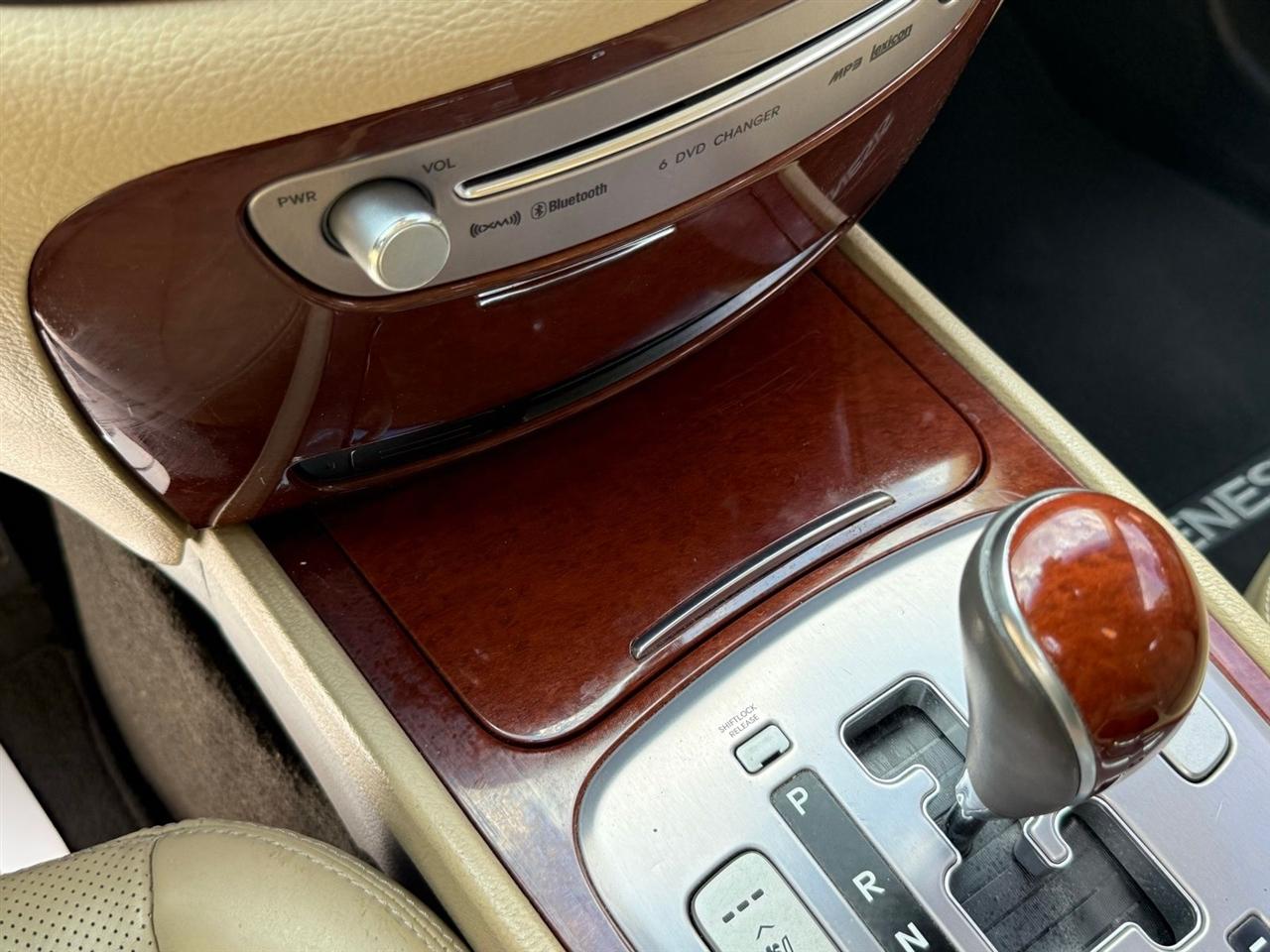 Hyundai Genesis  2012