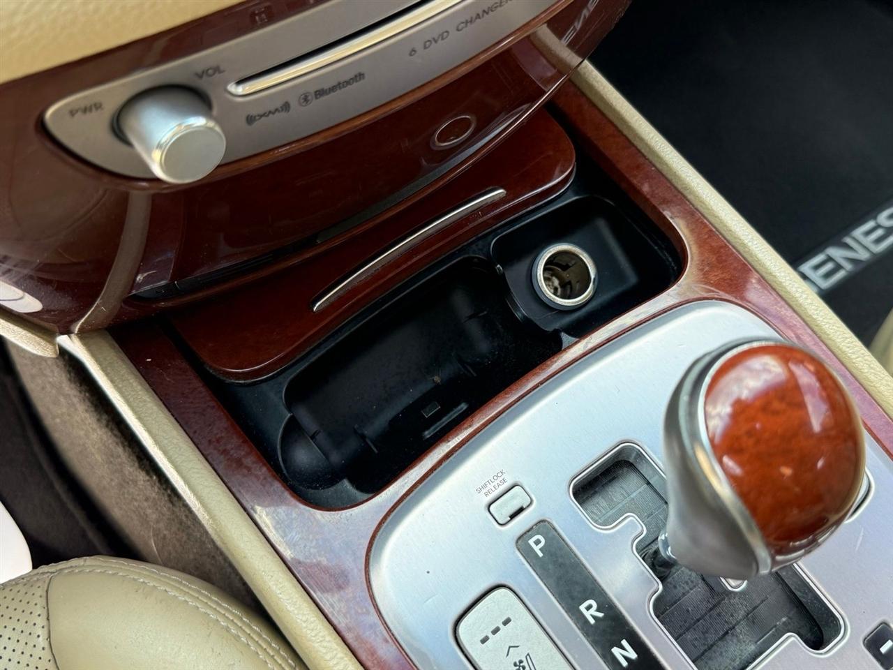 Hyundai Genesis  2012