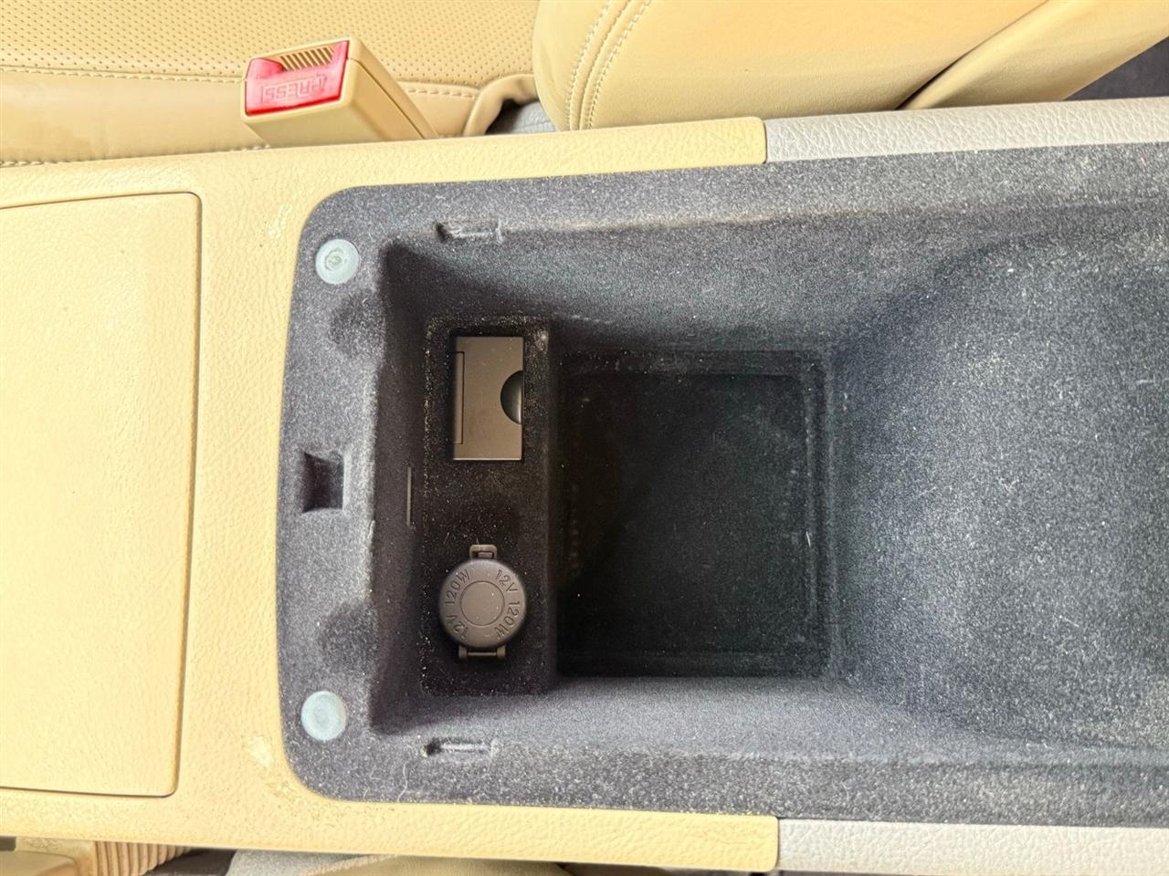 Hyundai Genesis  2012