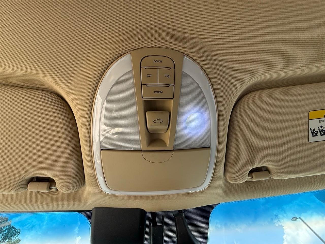 Hyundai Genesis  2012