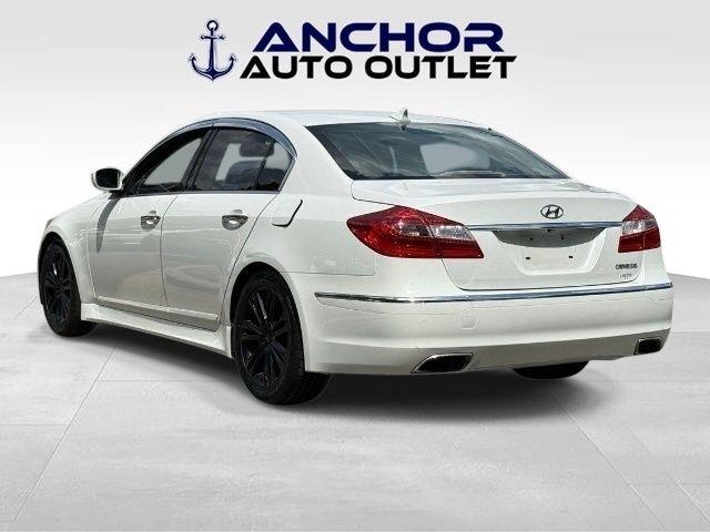 Hyundai Genesis  2012