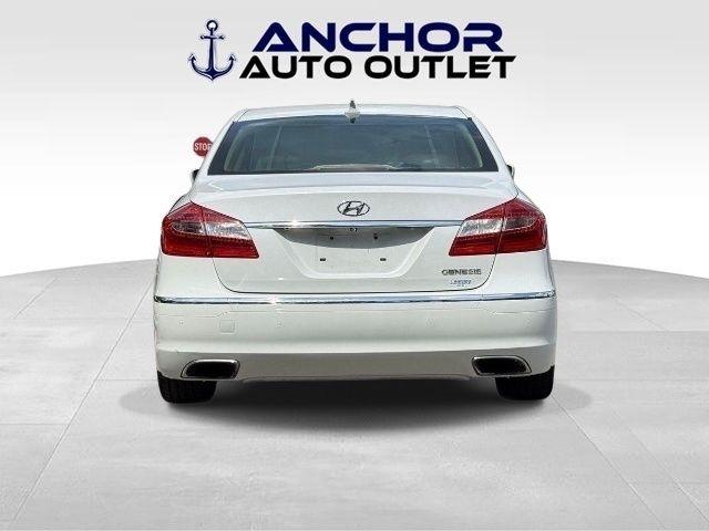 Hyundai Genesis  2012