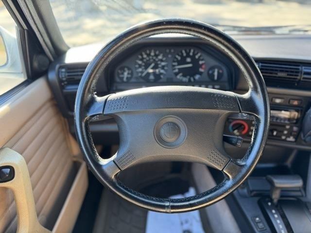 BMW 3-Series  1992