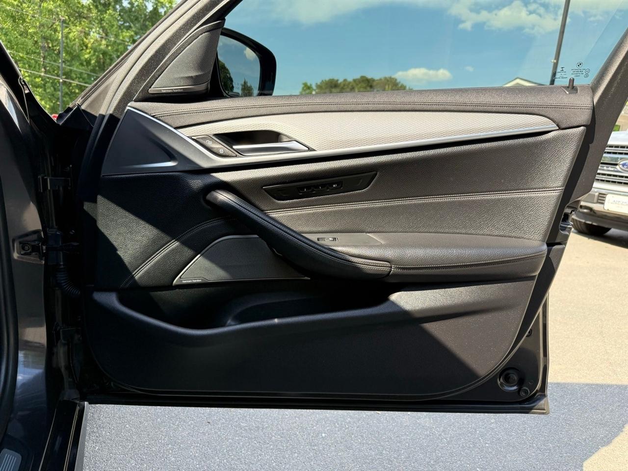 BMW 5-Series  2018