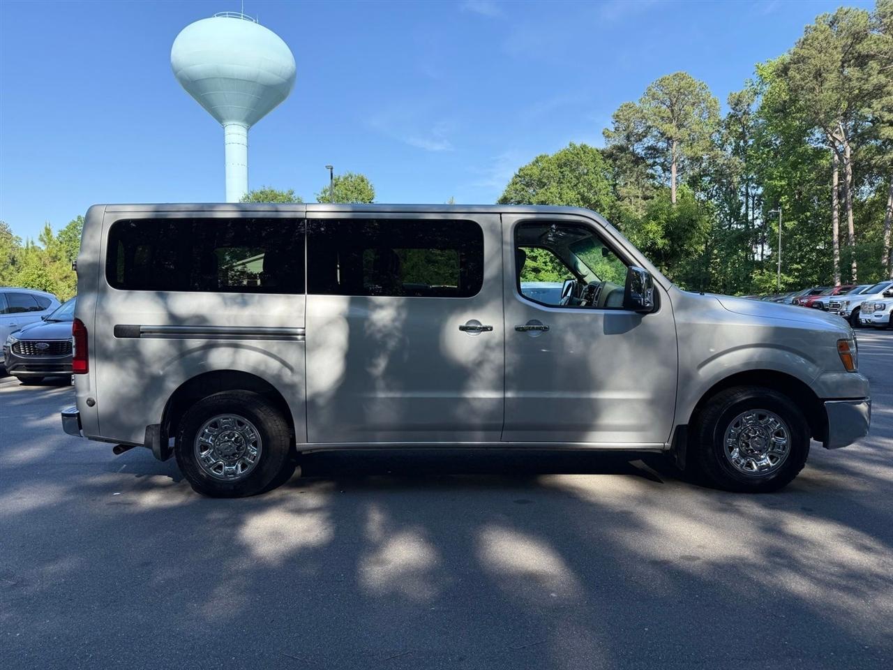 Nissan NV Passenger  2016