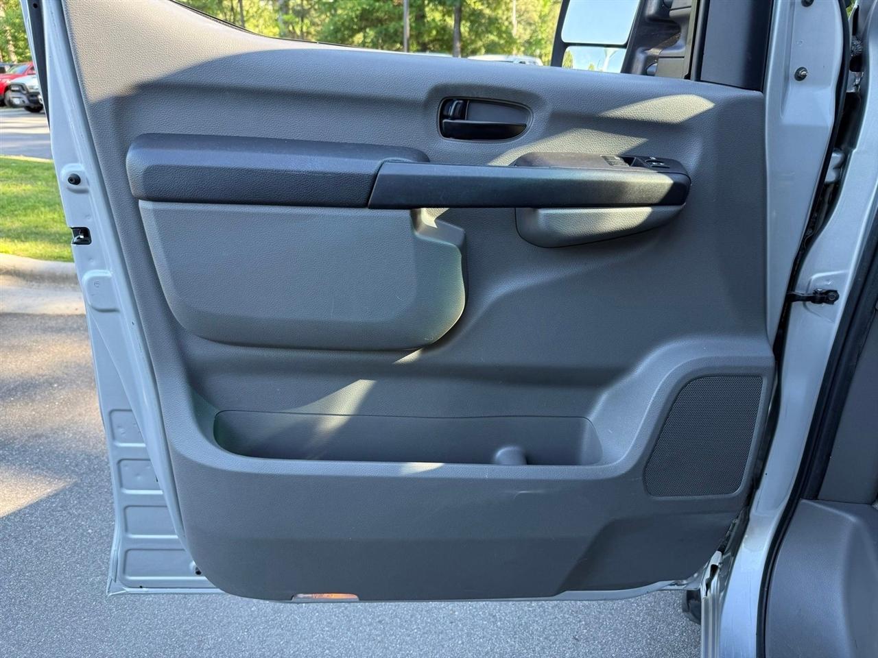 Nissan NV Passenger  2016