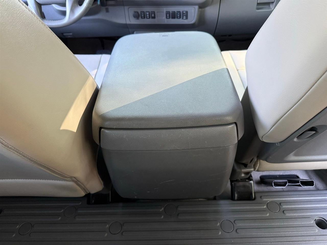 Nissan NV Passenger  2016