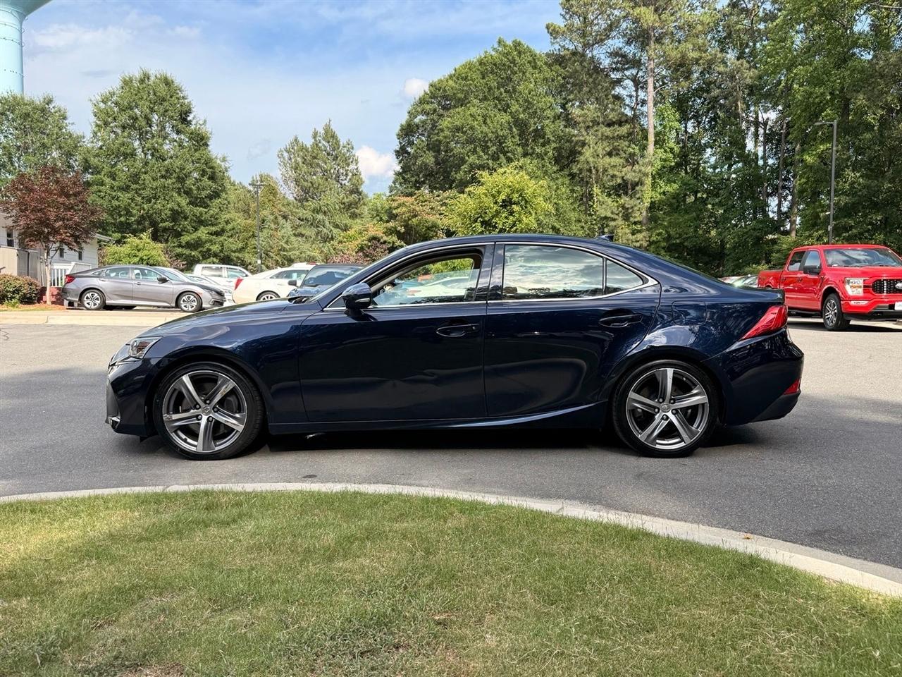 Lexus IS  2017