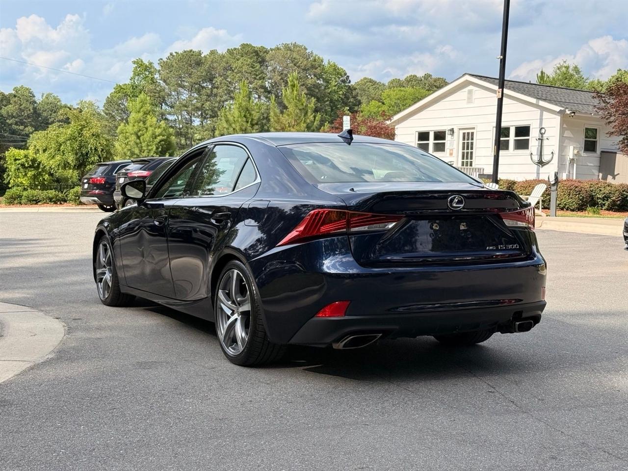 Lexus IS  2017