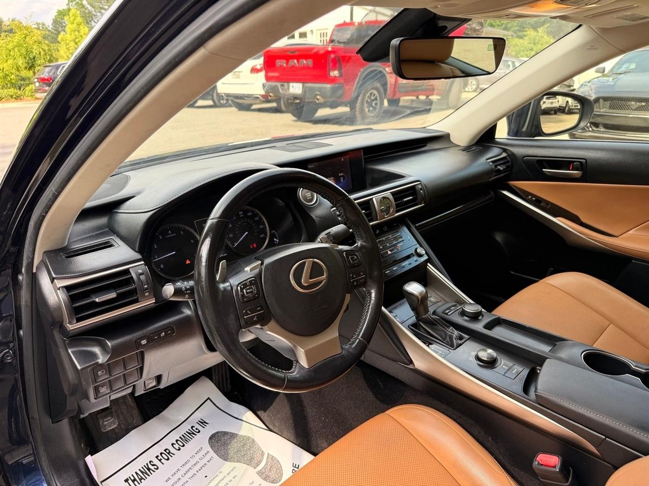 Lexus IS  2017