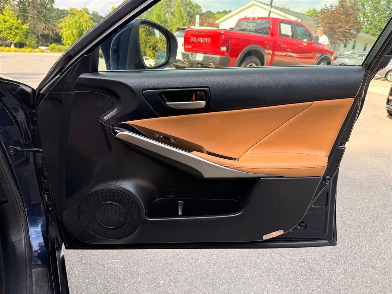 Lexus IS  2017