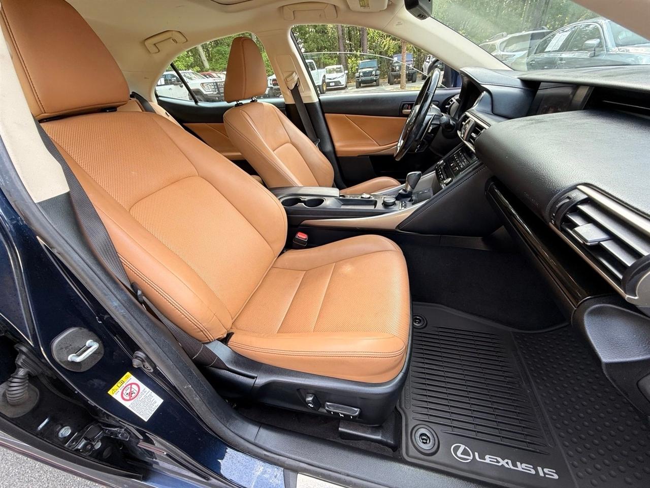 Lexus IS  2017