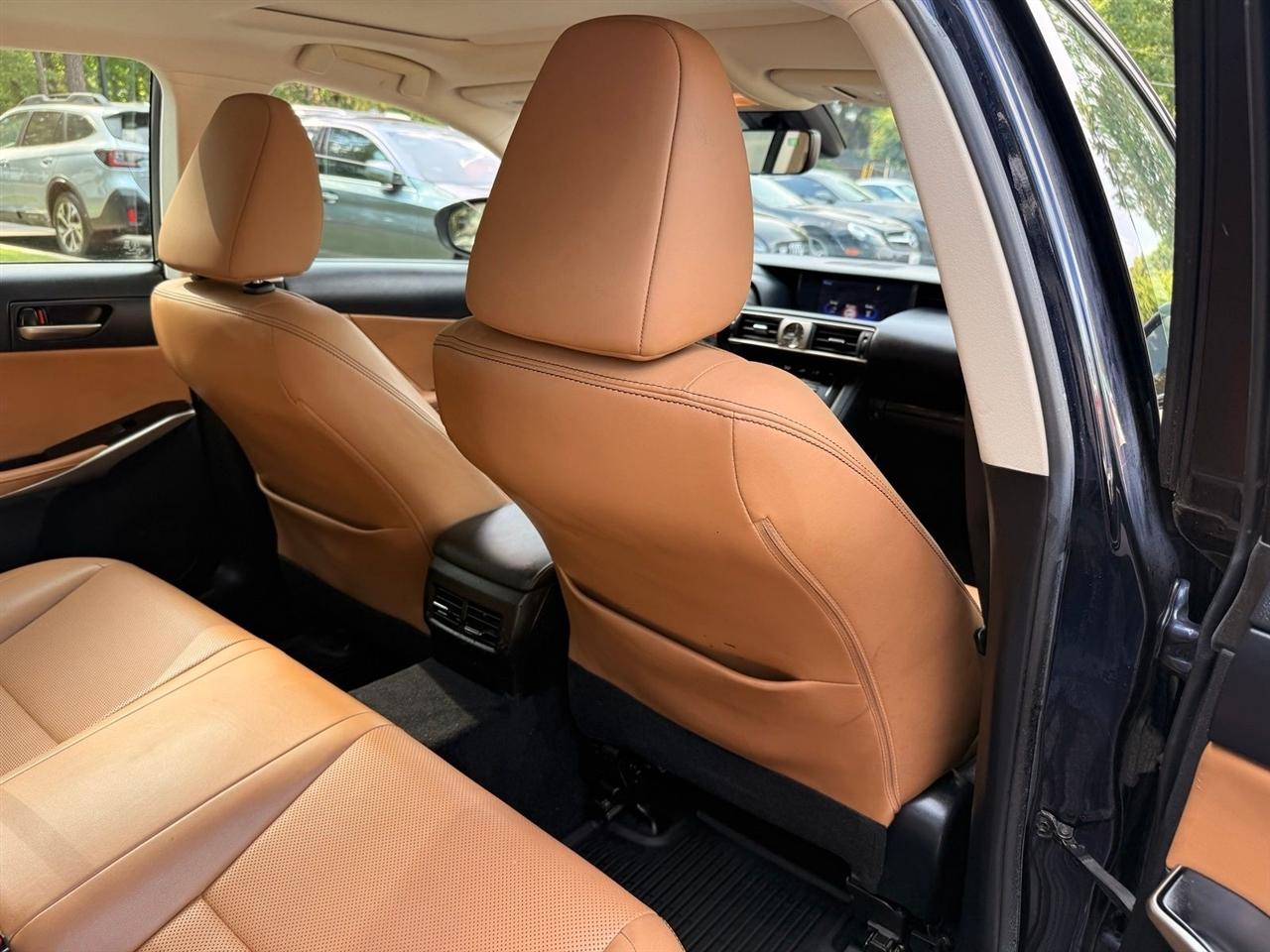 Lexus IS  2017