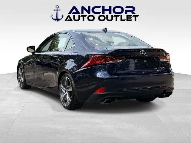 Lexus IS  2017