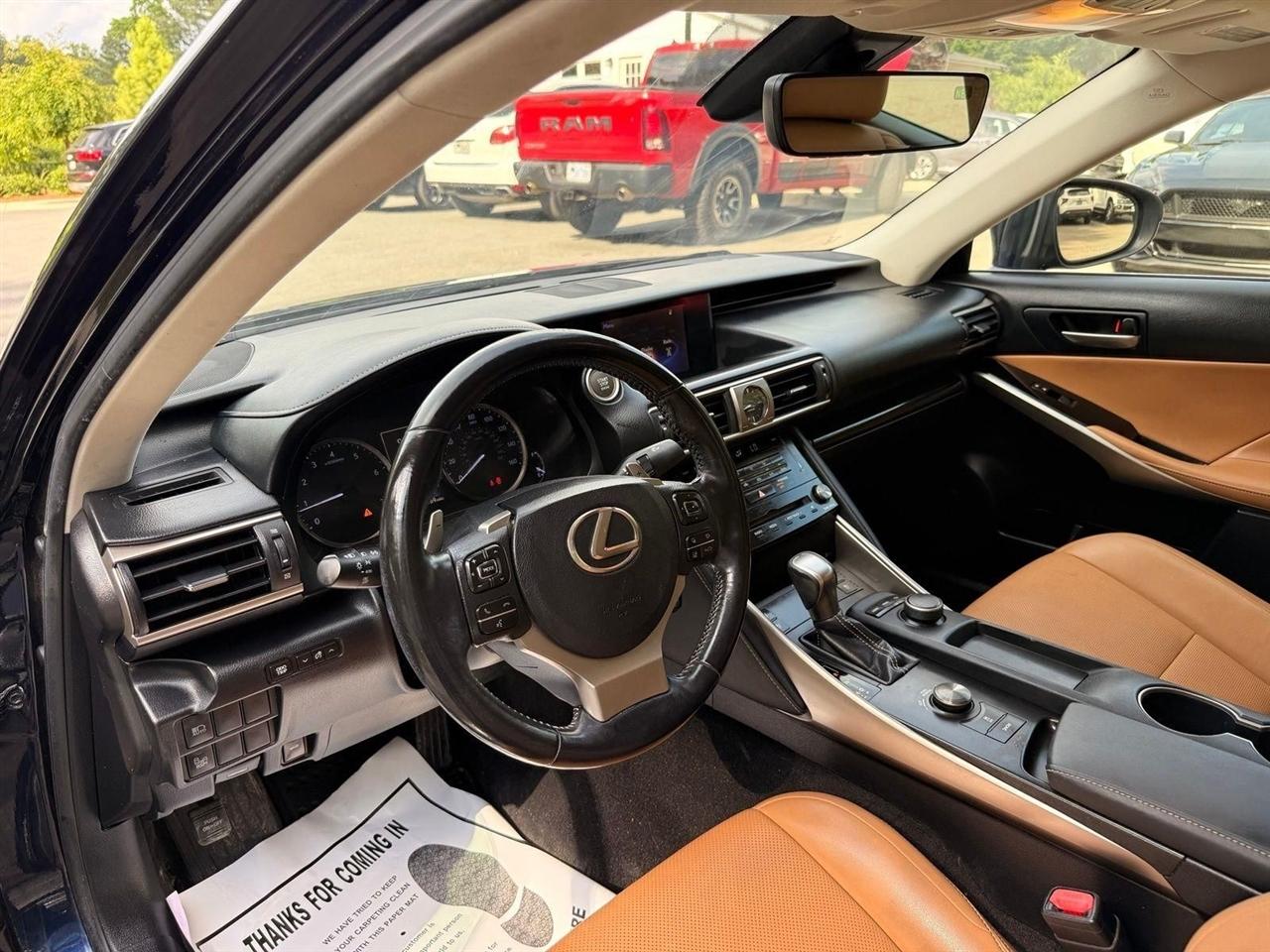 Lexus IS  2017