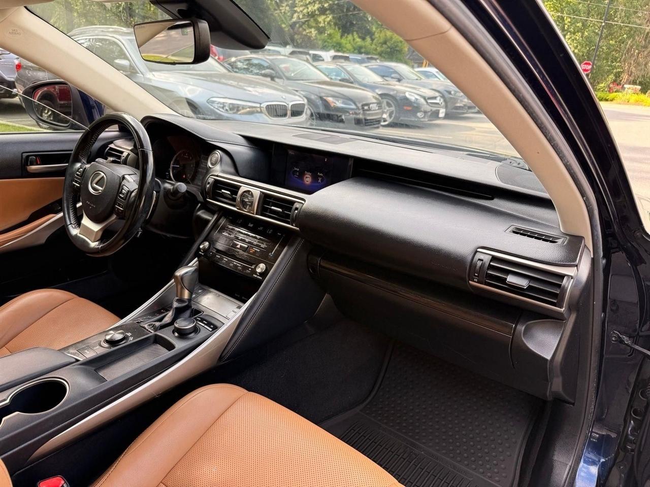 Lexus IS  2017