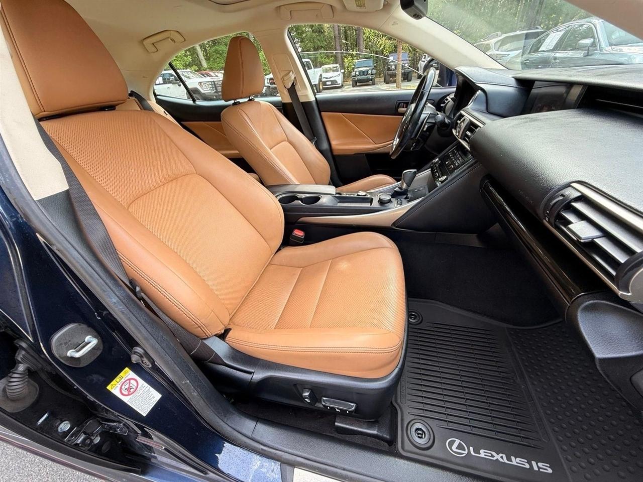 Lexus IS  2017