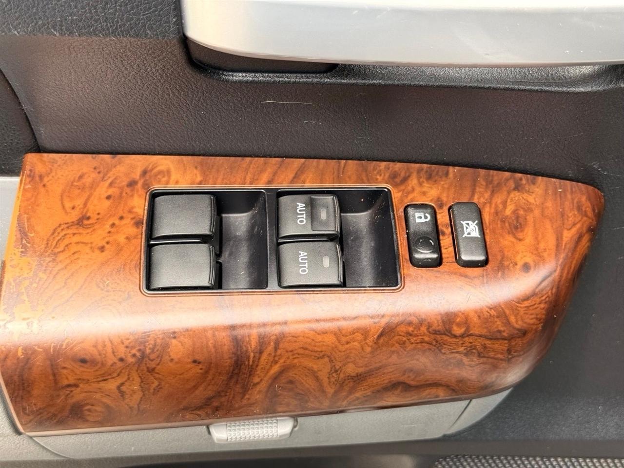 Toyota Tundra  2012