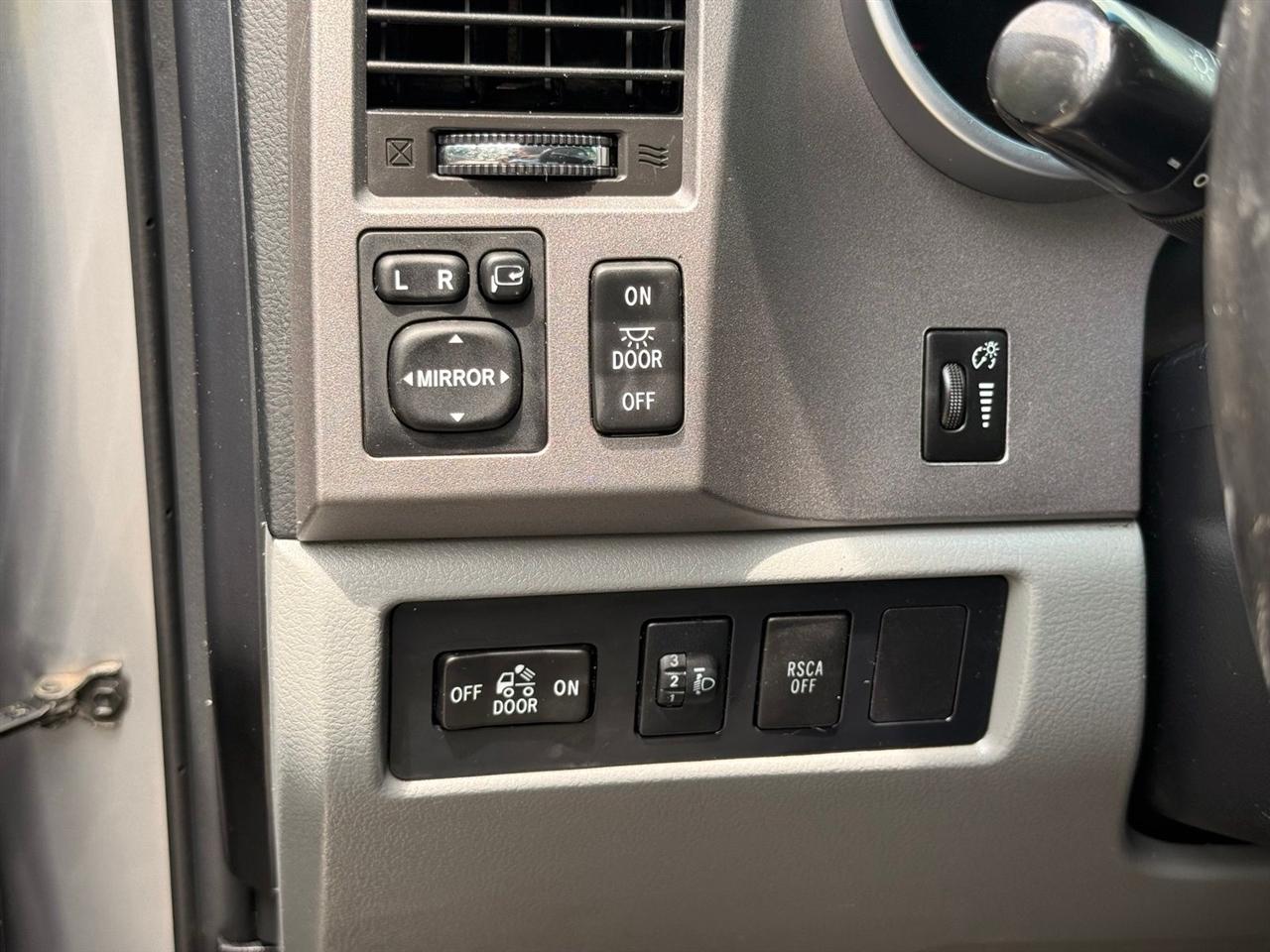 Toyota Tundra  2012