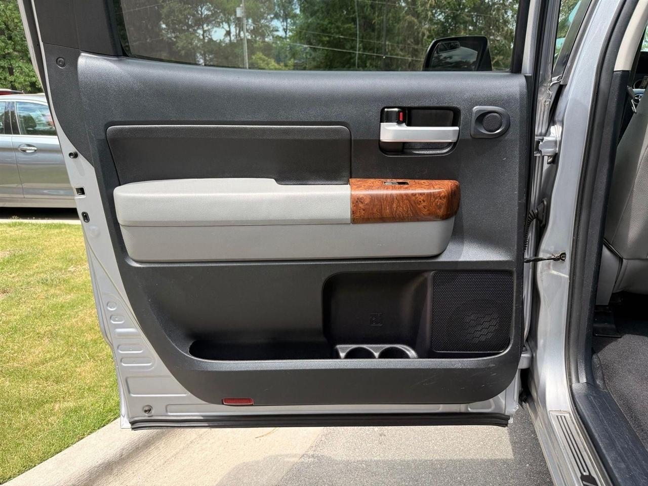 Toyota Tundra  2012