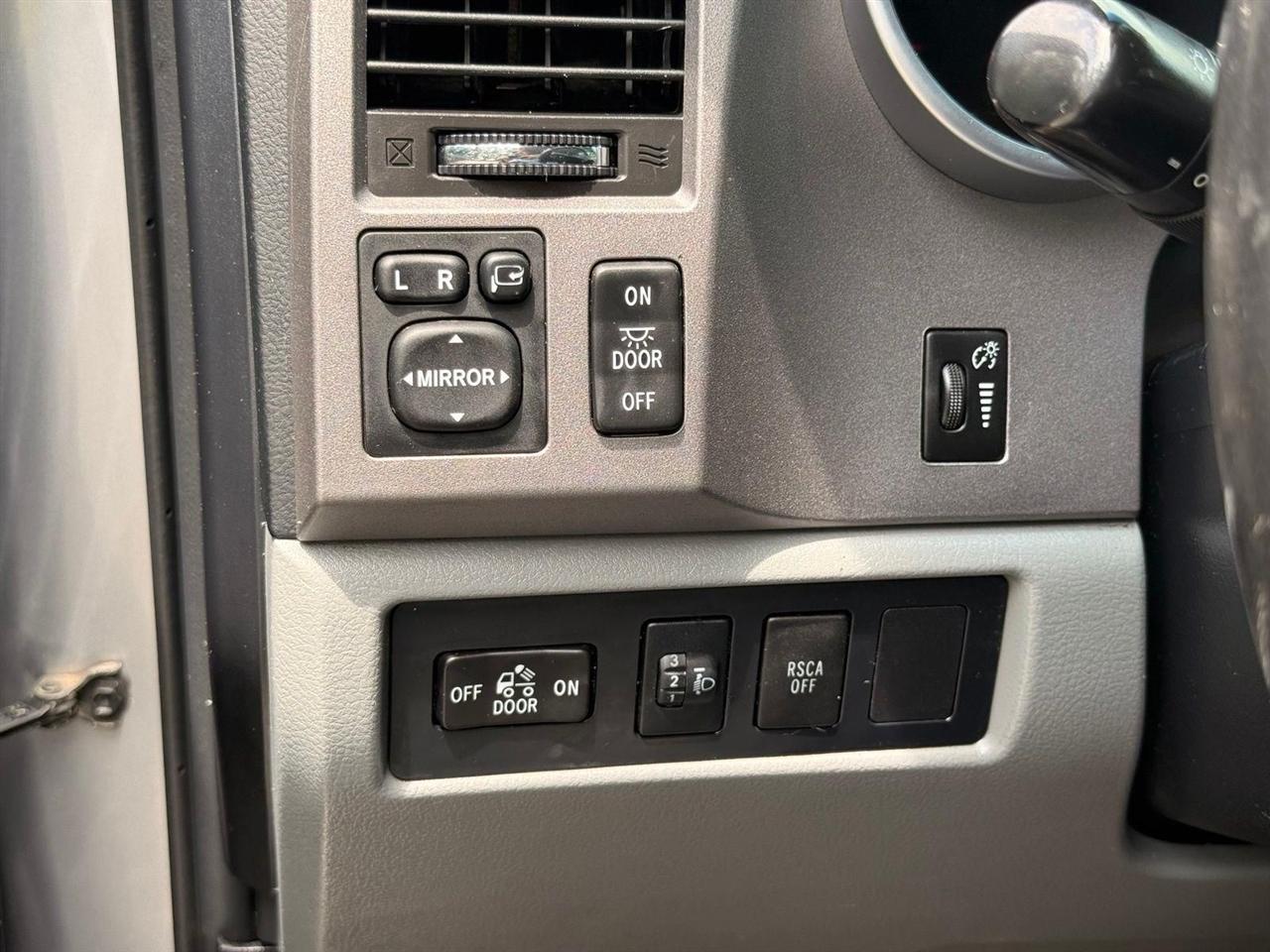 Toyota Tundra  2012