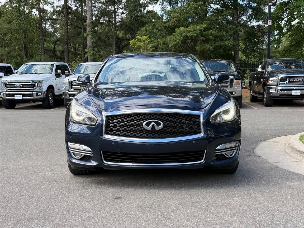 Infiniti Q70  2015