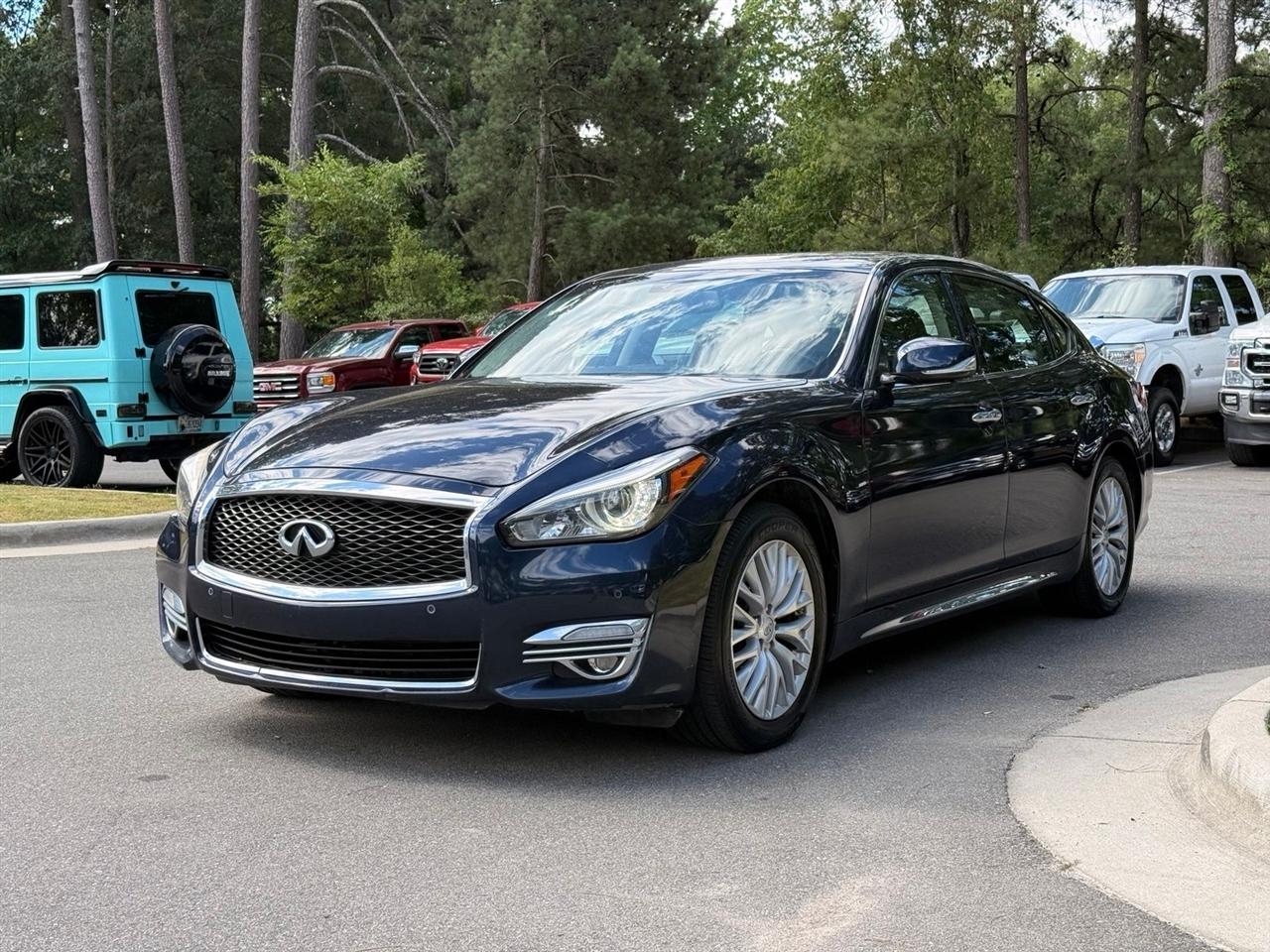 Infiniti Q70  2015