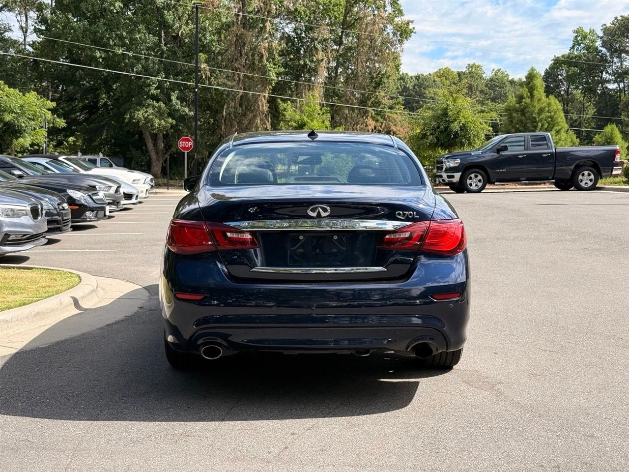 Infiniti Q70  2015