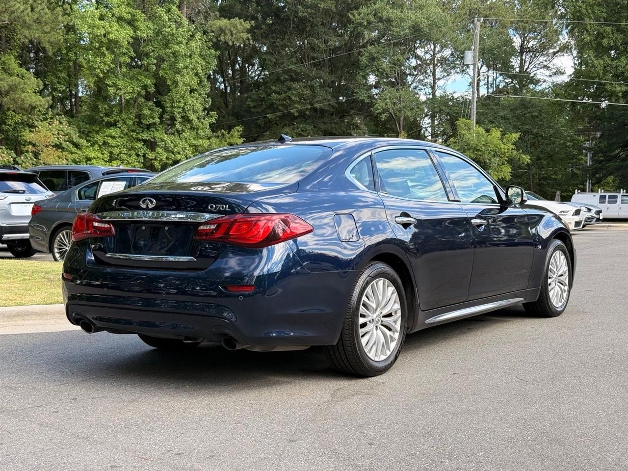 Infiniti Q70  2015